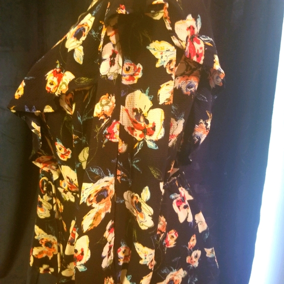 Top - Picture 2 of 4